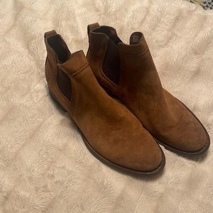 Born brown suede boots